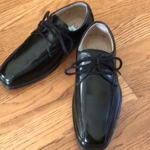 Boys Florsheim black dress shoes